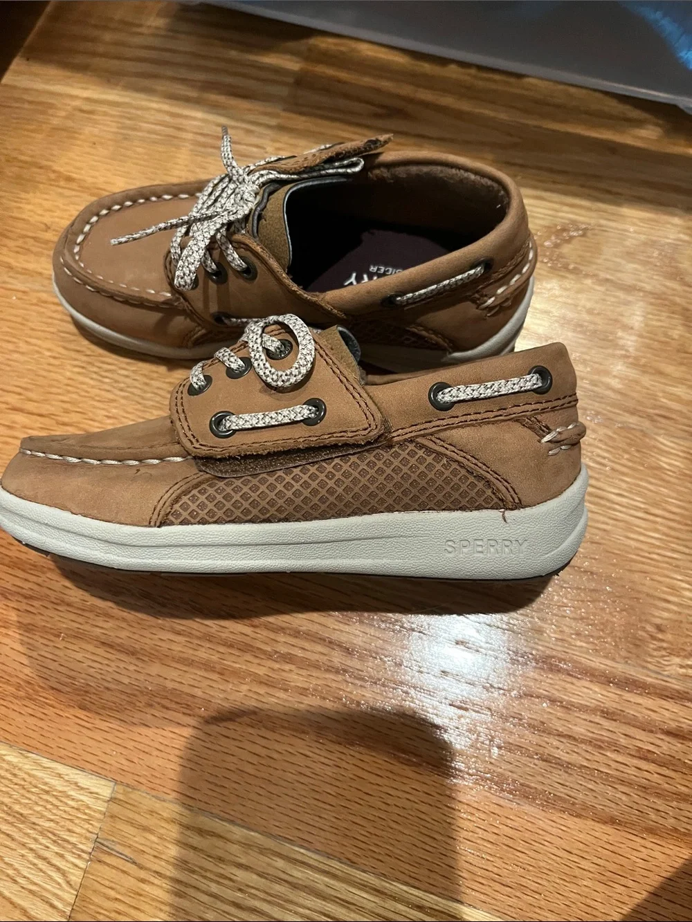Sperry Kids Tan Leather Moccasin Boat Shoes with Contrast Laces size 9.5m